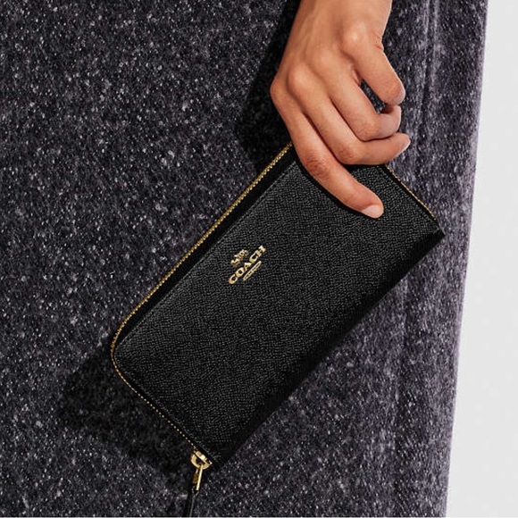 Authentic COACH 1941 Crossgrain leather zip around large wristlet - Picture 14 of 15